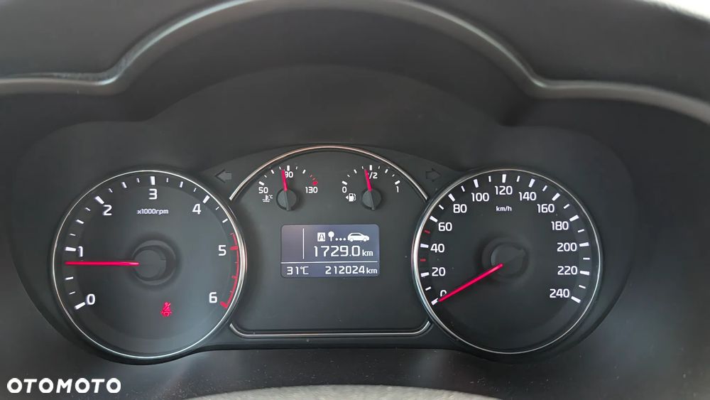 Kia Carens 1.7 CRDi 115 Dream Team Edition - 26