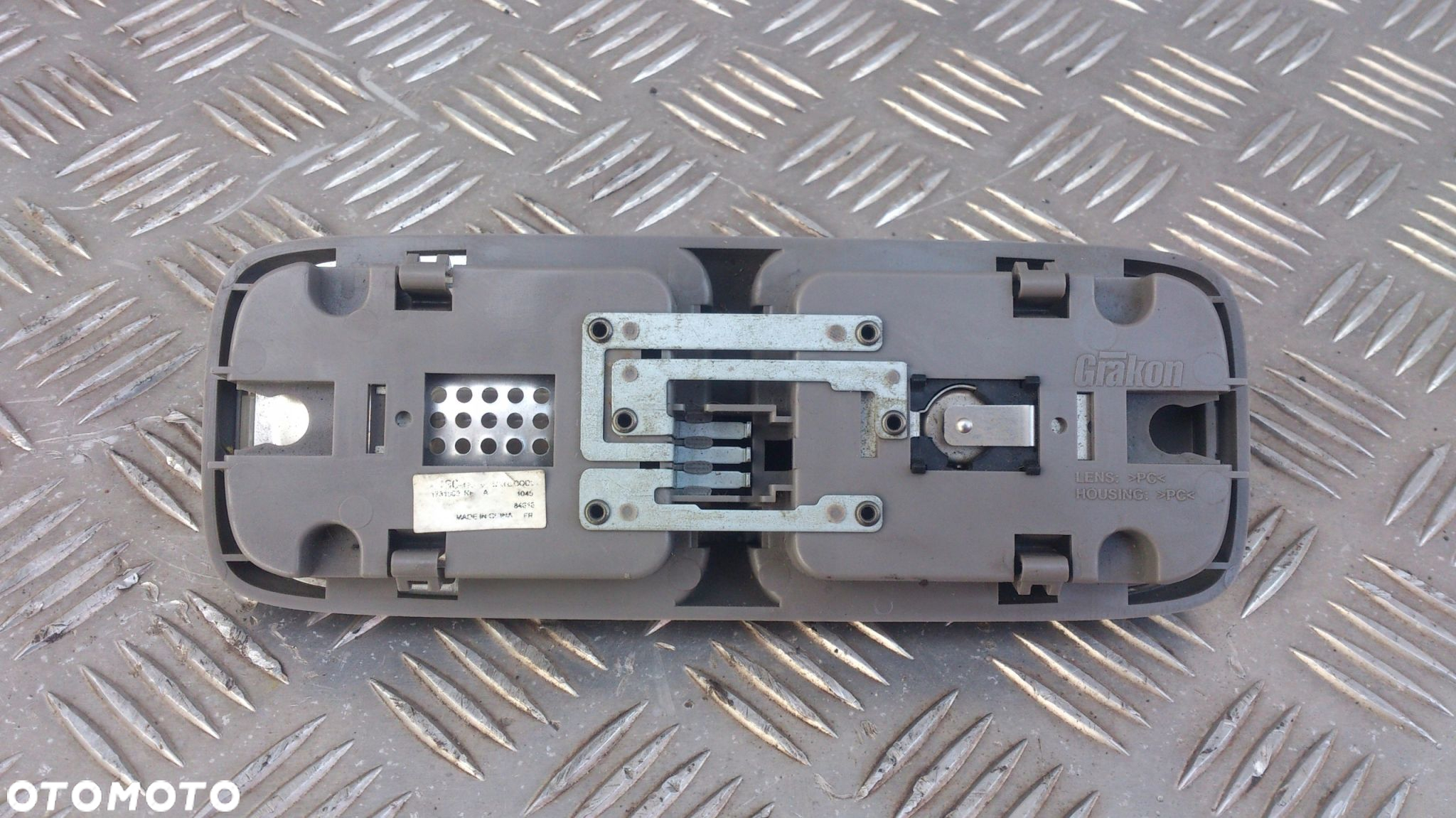 LAMPA LAMPKA OŚWIETLENIA WNETRZA KABINY DAF XF 105 - 2