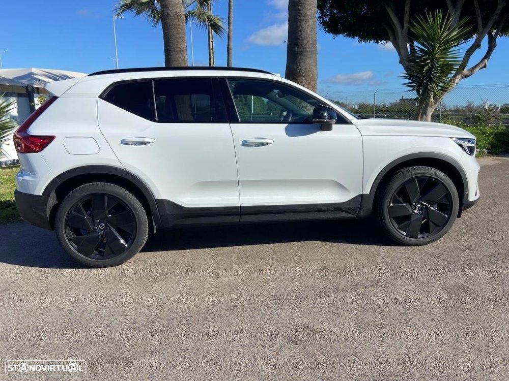 Volvo XC 40 2.0 B3 Black Edition - 3