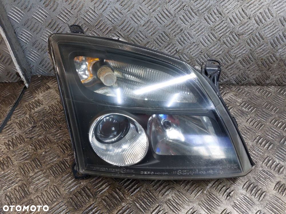 LAMPA PRAWY PRZÓD OPEL VECTRA C - 1