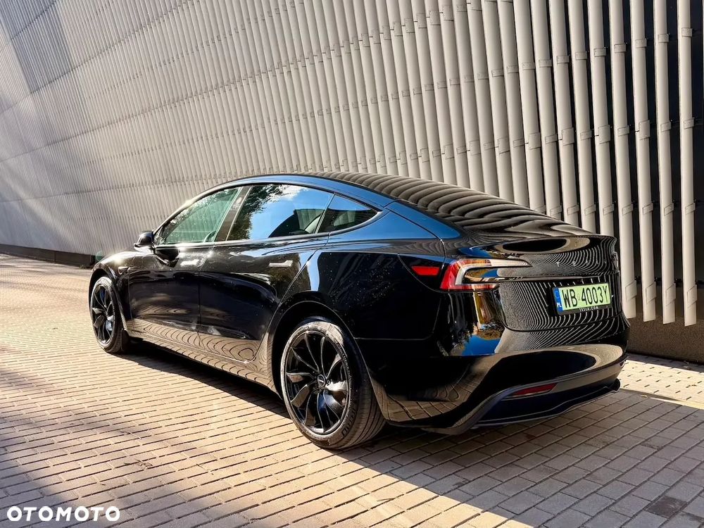 Tesla Model 3 2023 photo 2