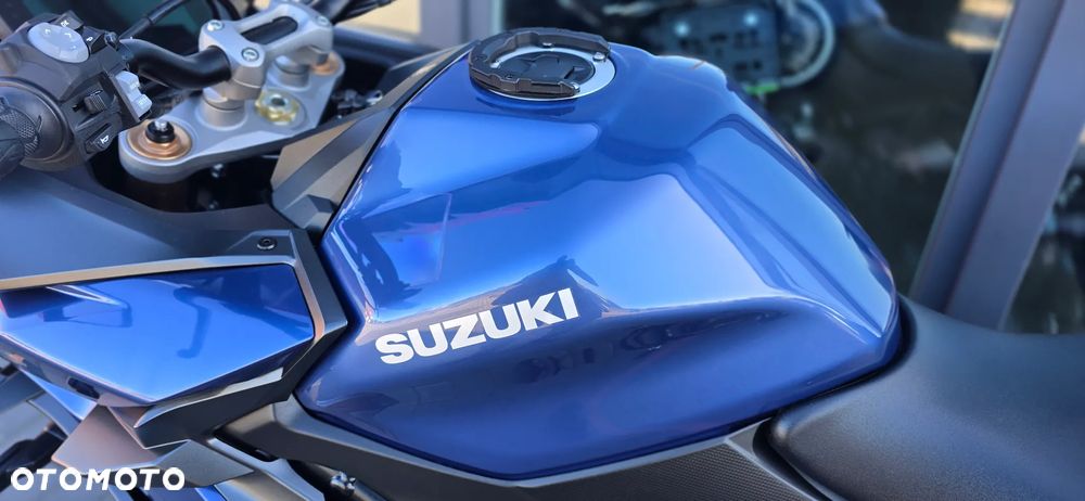 Suzuki GSX - 36