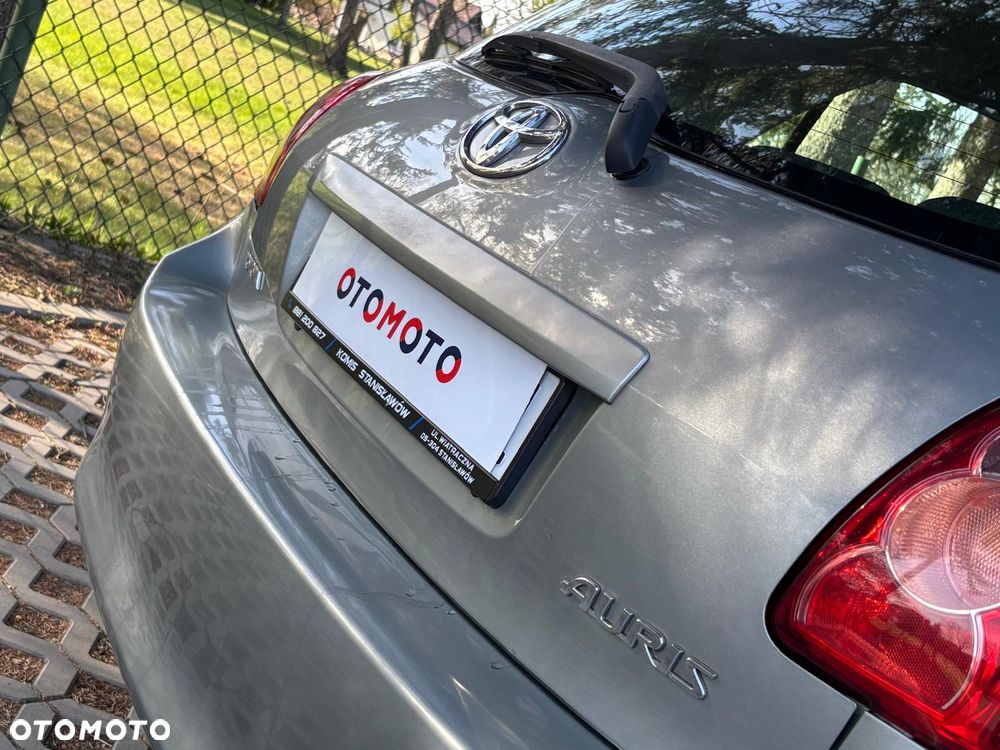 Toyota Auris 1.33 VVT-i Premium + - 12