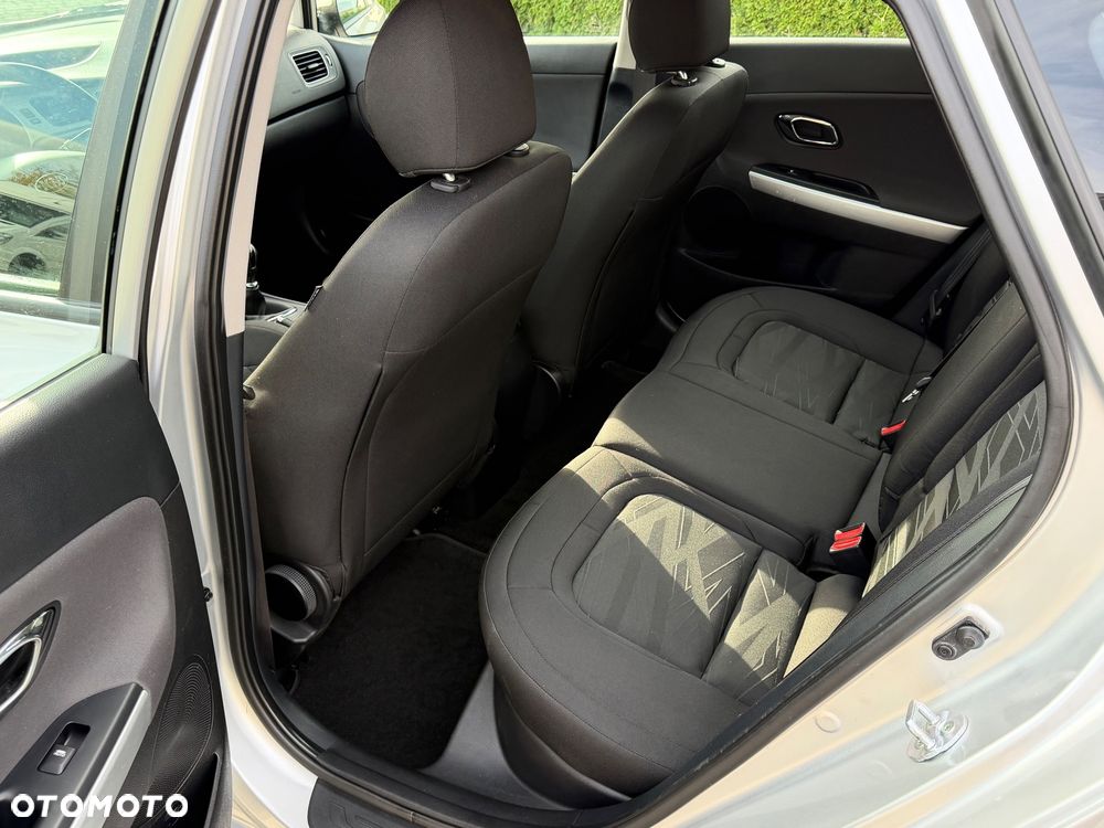 Kia Ceed - 12