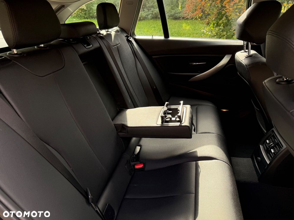 BMW Seria 3 318d Blue Performance Luxury Line - 19