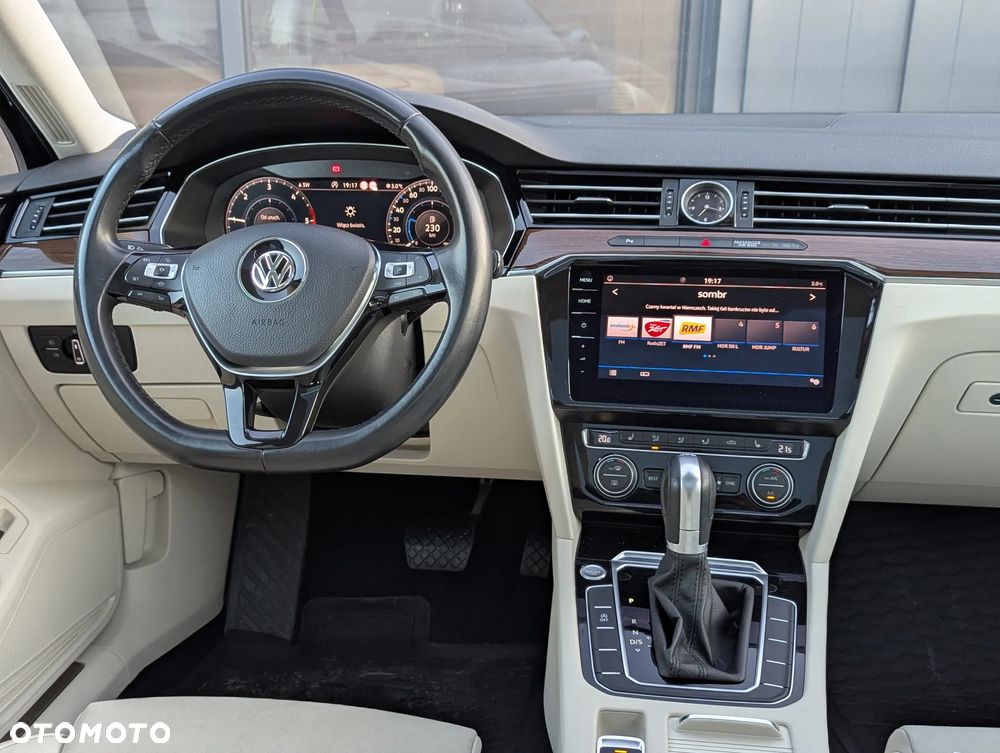 Volkswagen Passat 2.0 TDI SCR DSG Highline - 19