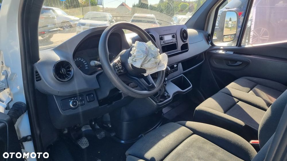 Mercedes-Benz Sprinter - 26