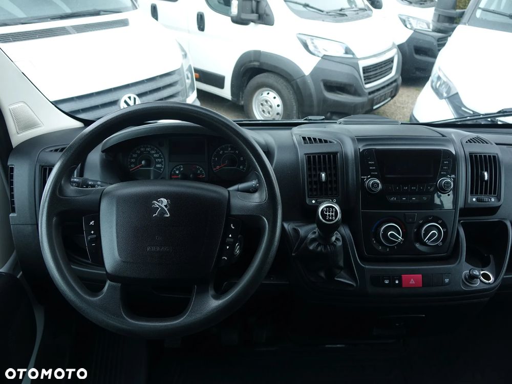 Peugeot Boxer 3.0 180 KM DOKA 7-osobowy skrzynia ładunkowa - 9