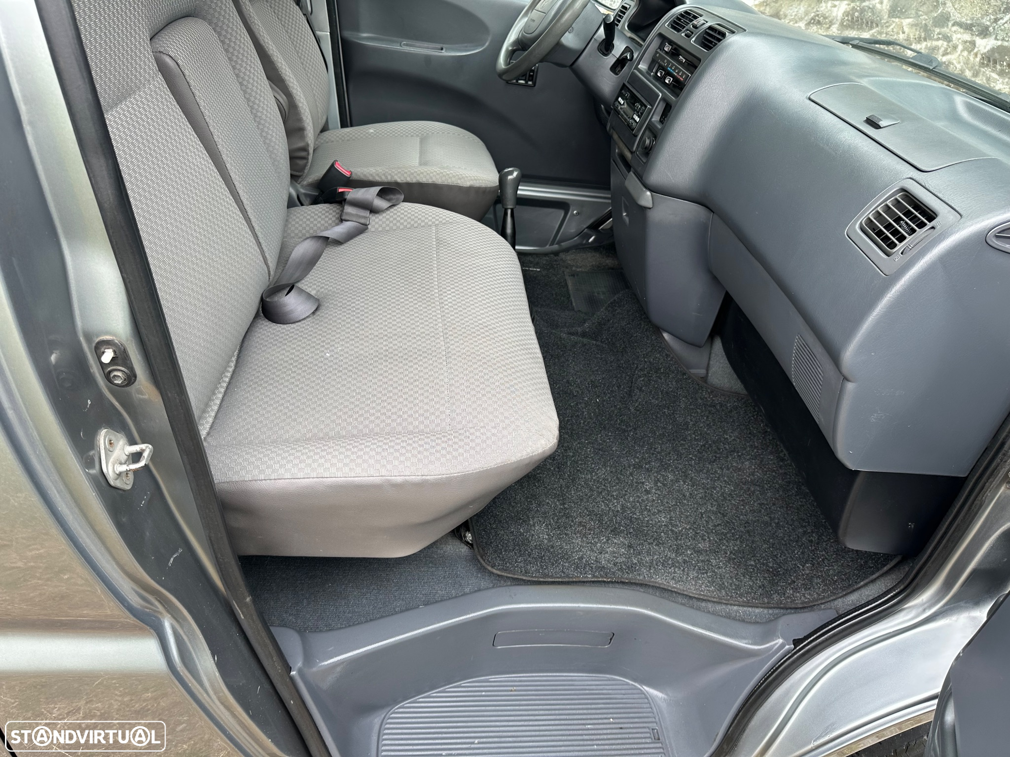 Toyota HiAce 2.5 D-4D 2.6T - 23