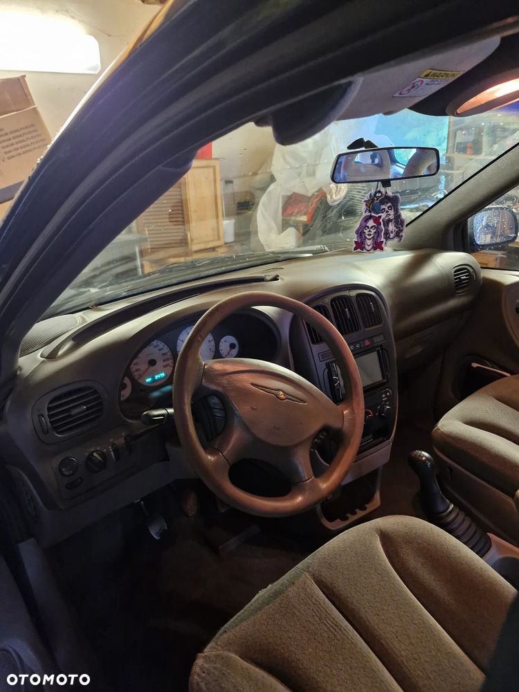 Chrysler Grand Voyager - 8