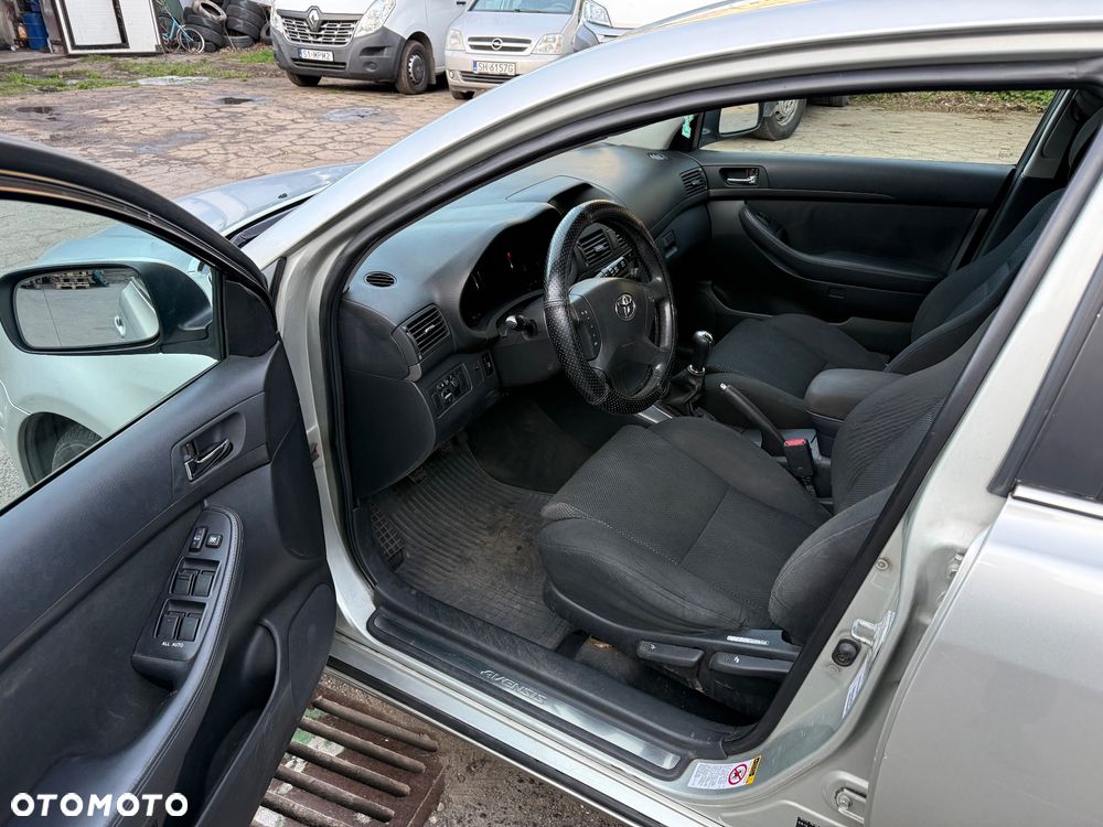 Toyota Avensis - 7
