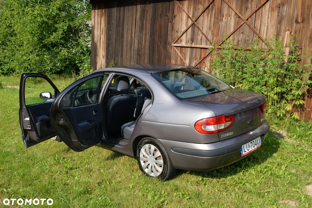 Renault Megane 1.9 dTi Authentique - 12