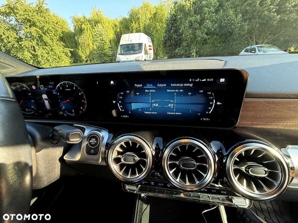 Mercedes-Benz GLB 250 4Matic 8G-DCT - 34