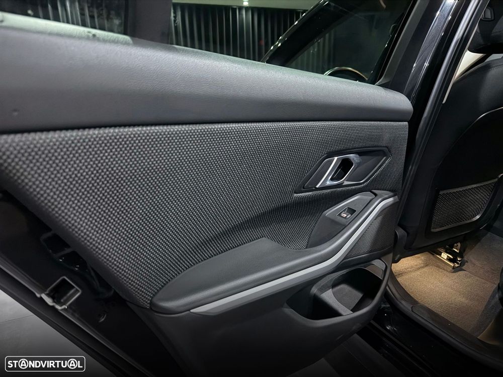 BMW 320 e Line Sport Auto - 31