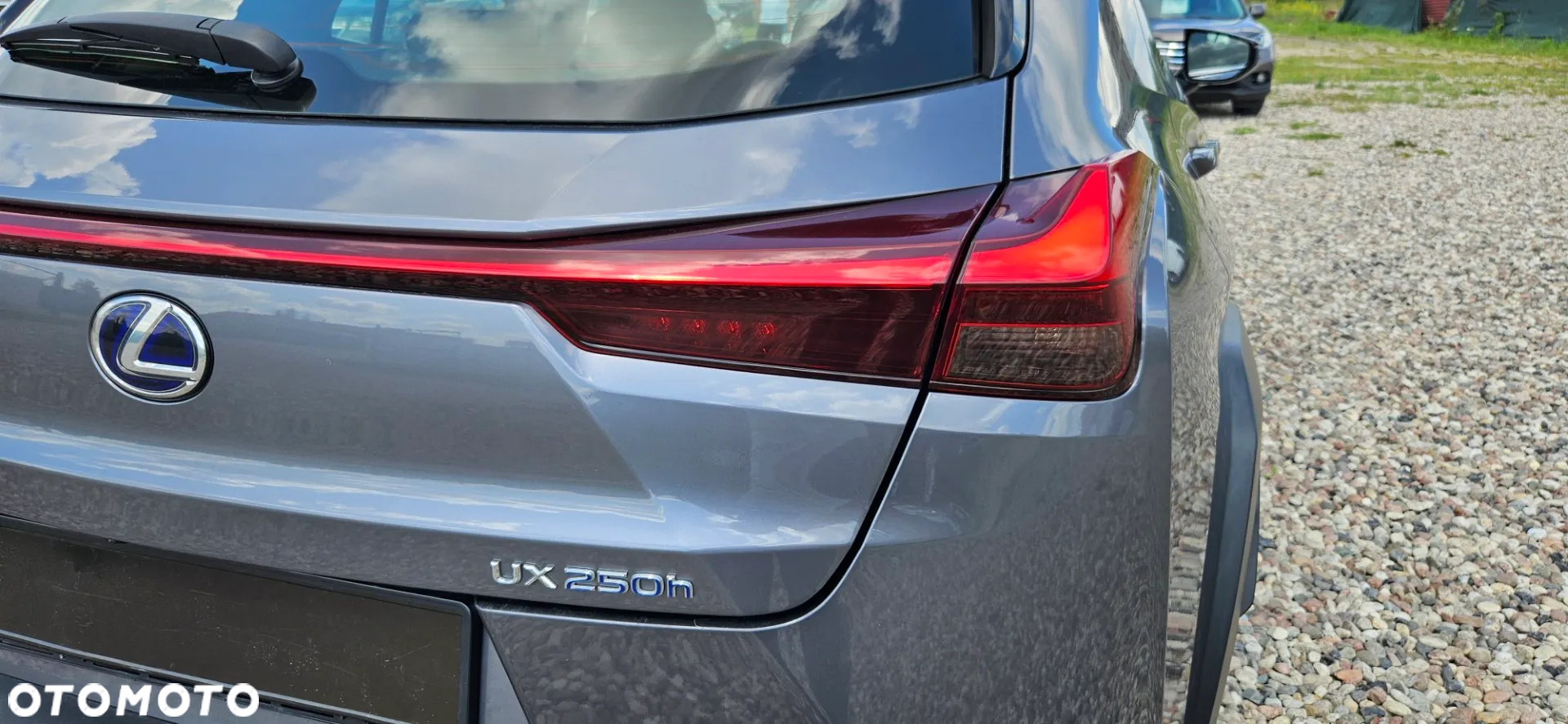 Lexus UX 250h - 16