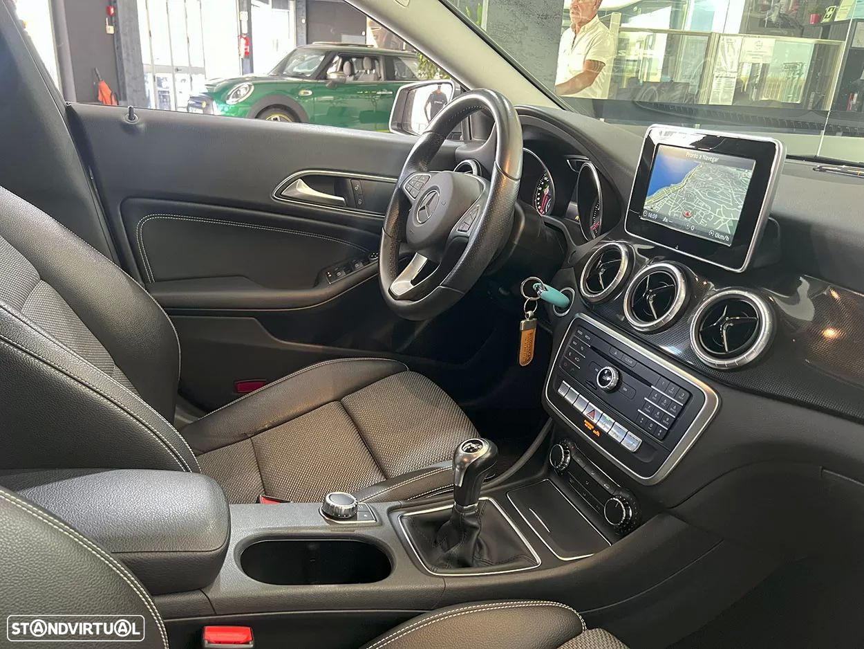 Mercedes-Benz CLA 180 d Shooting Brake Urban - 11