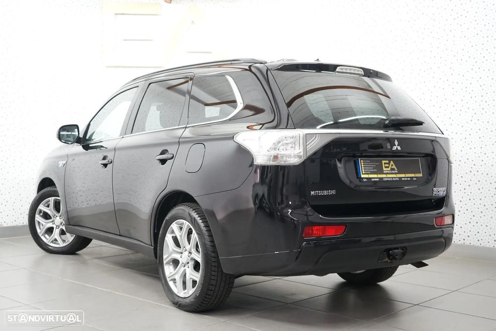 Mitsubishi Outlander 2.0 4WD Plus - 3