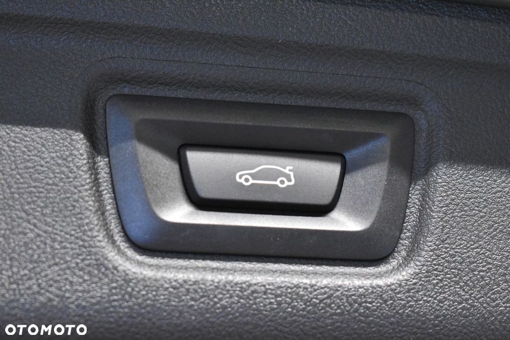 BMW Seria 3 330i xDrive M Sport sport - 23