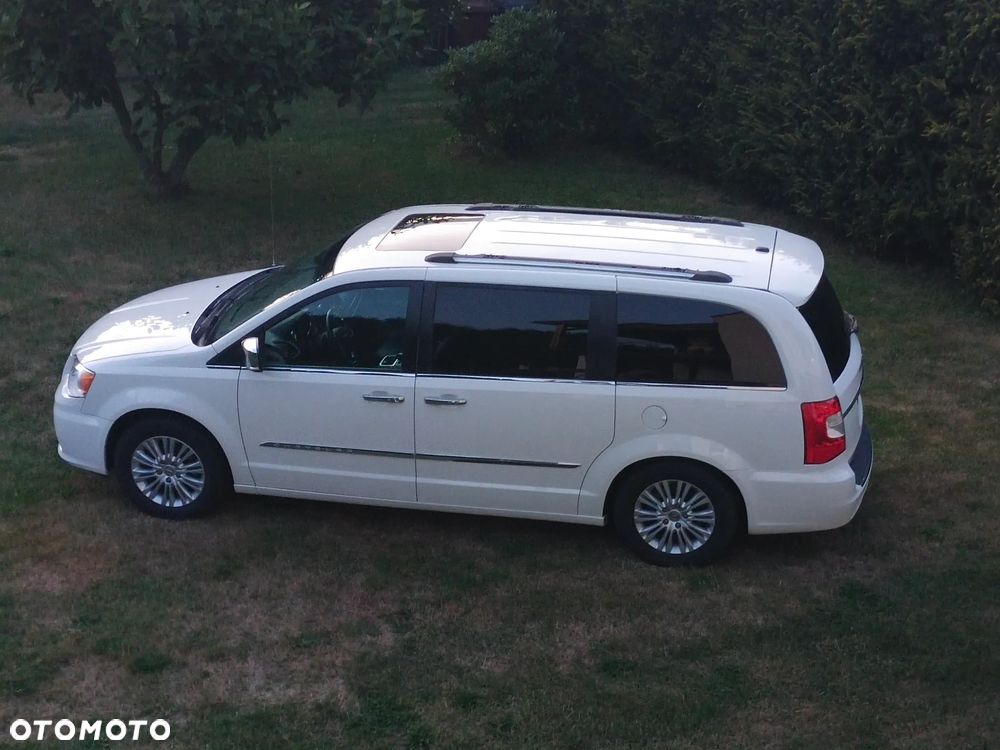 Chrysler Town & Country 3.6 Limited - 35