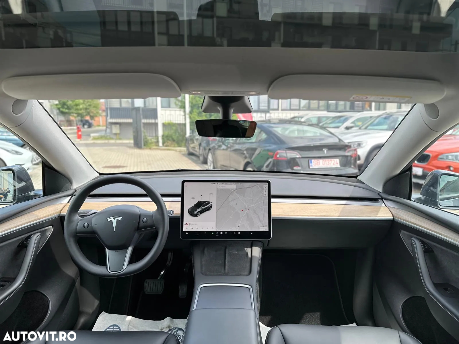 Tesla Model Y Long Range AWD - 6