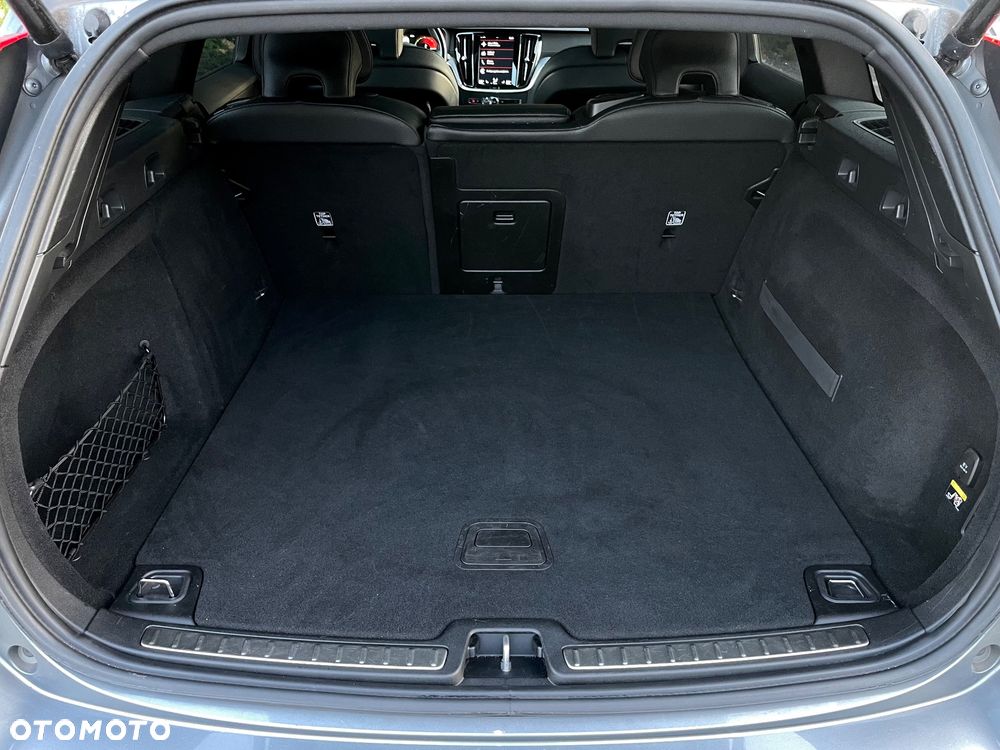 Volvo V60 D4 R-Design - 8