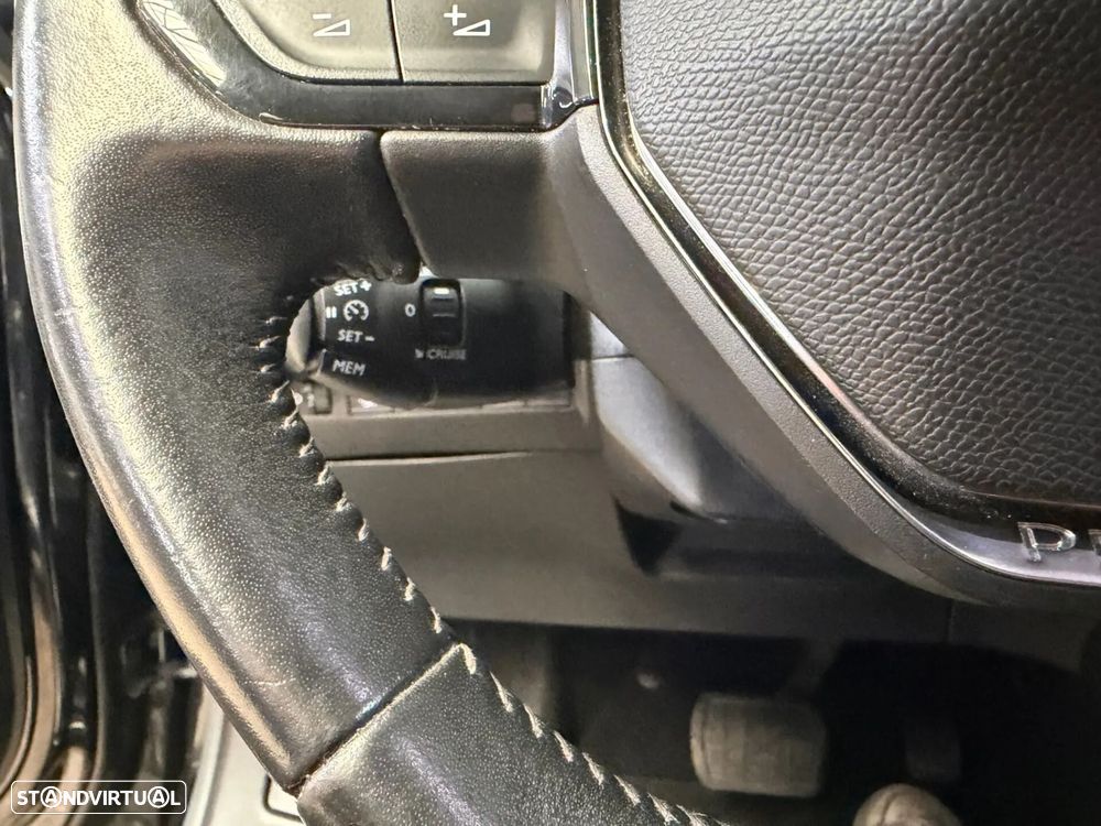 Peugeot e-2008 50 kWh Allure - 16