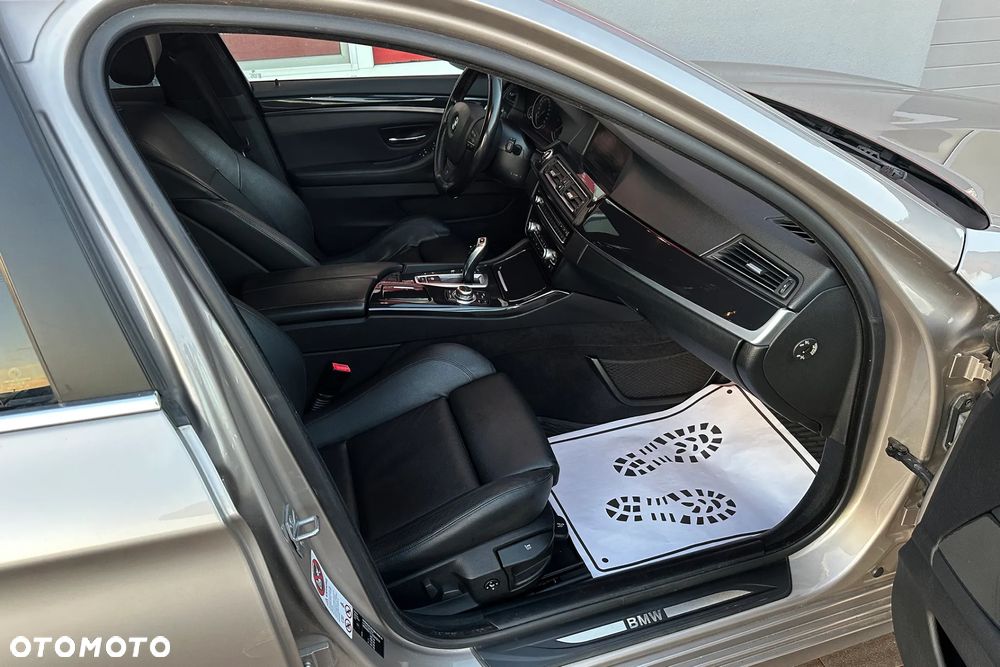 BMW Seria 5 525d xDrive Sport-Aut - 36