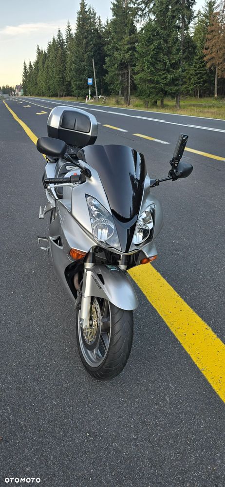Honda VFR - 16