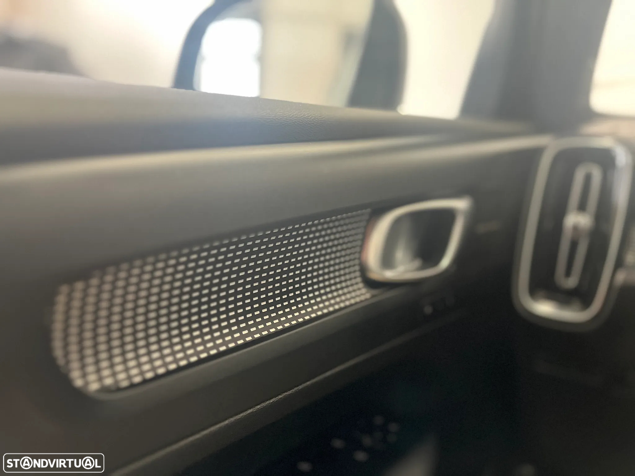 Volvo XC 40 1.5 T2 Plus Dark Auto - 24