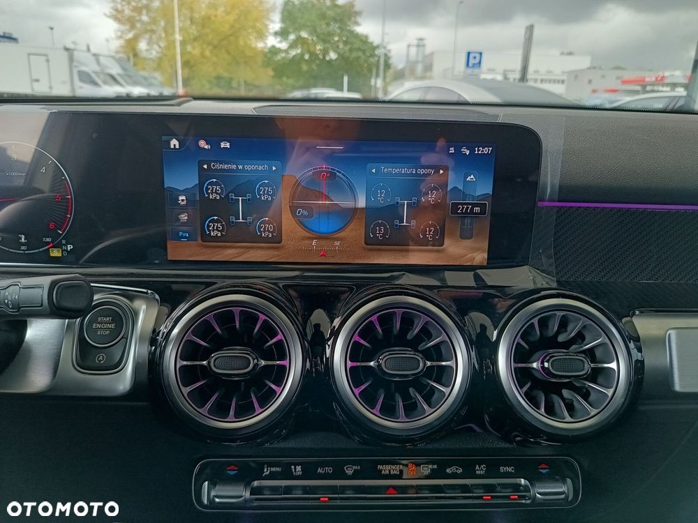 Mercedes-Benz GLB - 24