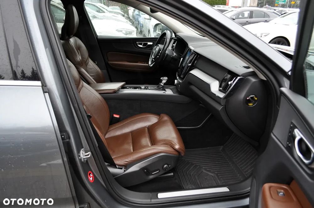 Volvo XC 60 D5 AWD Inscription - 27