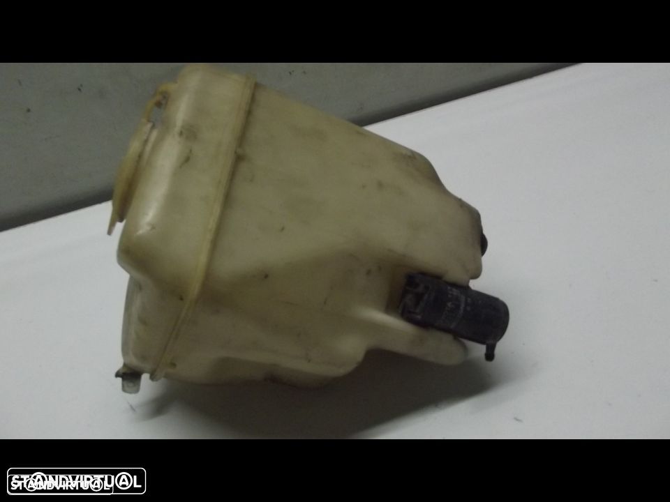 toyota deposito de agua dos limpa vidros - 1