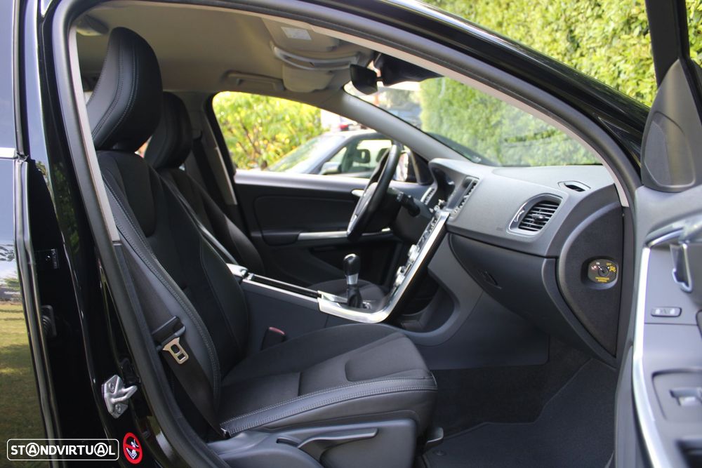 Volvo V60 1.6 D2 Momentum Eco - 29