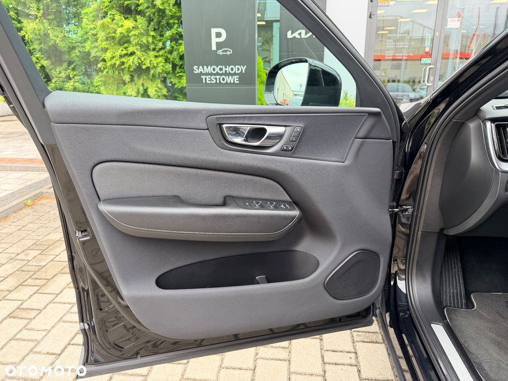 Volvo XC 60 T4 R-Design - 19