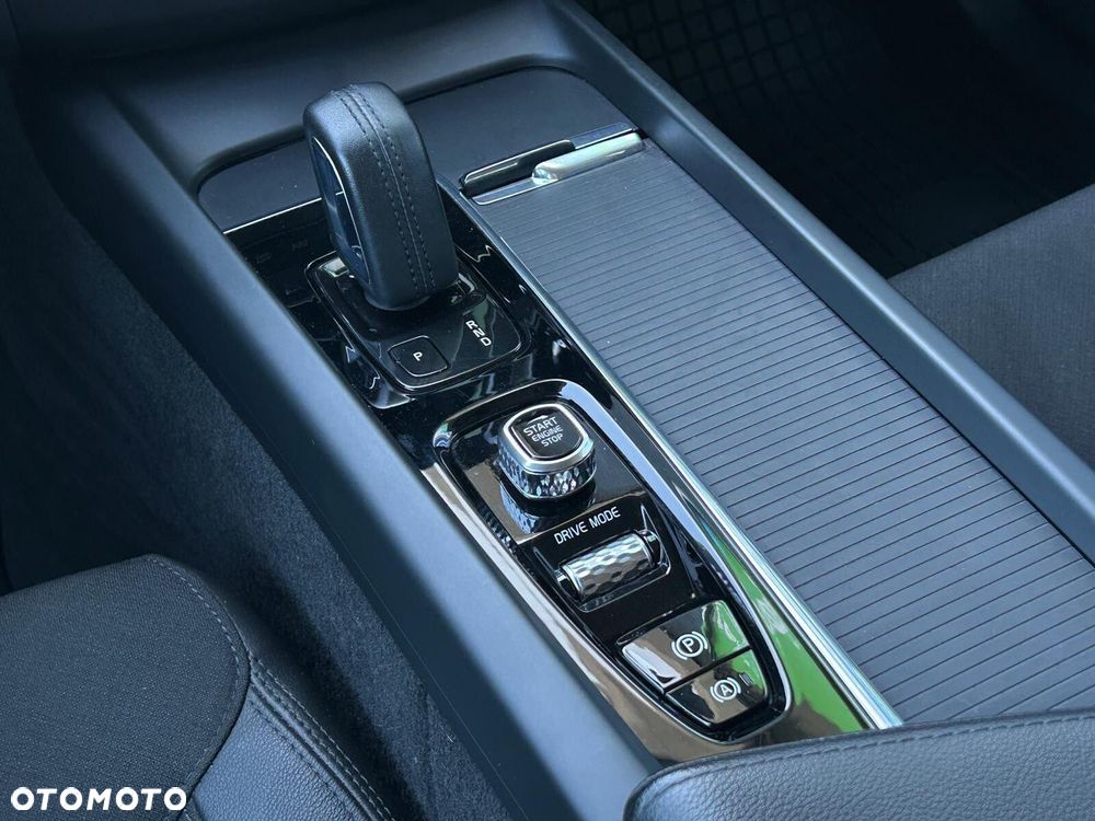 Volvo XC 60 B4 B Momentum - 22