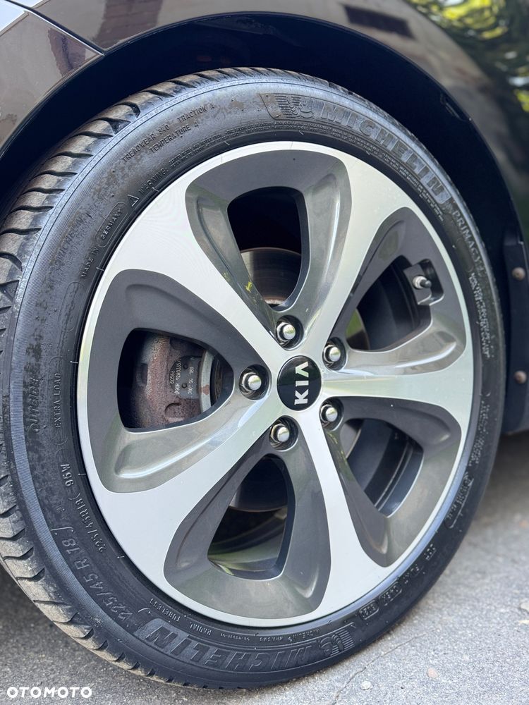 Kia Carens 1.7 CRDi L 7os - 9