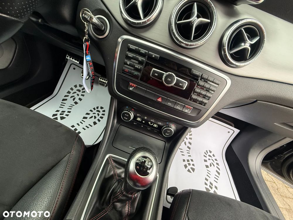 Mercedes-Benz CLA 200 AMG Line - 20