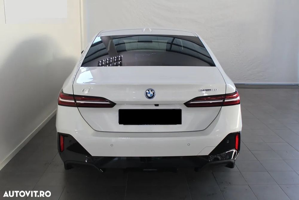BMW i5 - 3