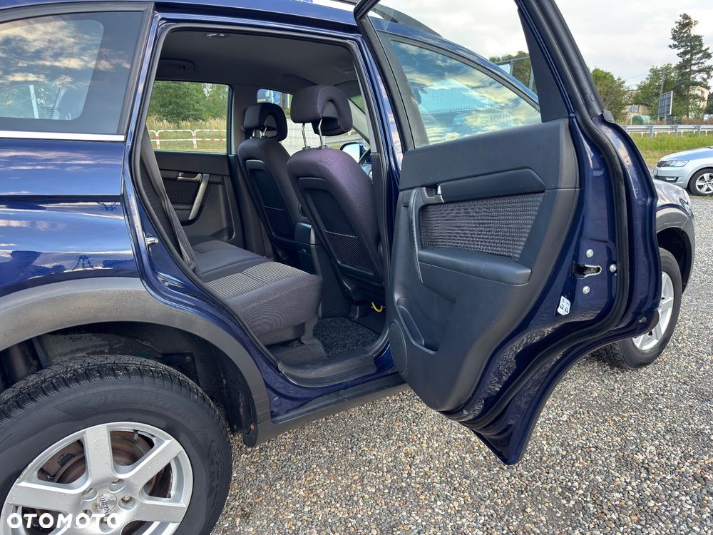 Chevrolet Captiva 2.4 LS 5os - 27