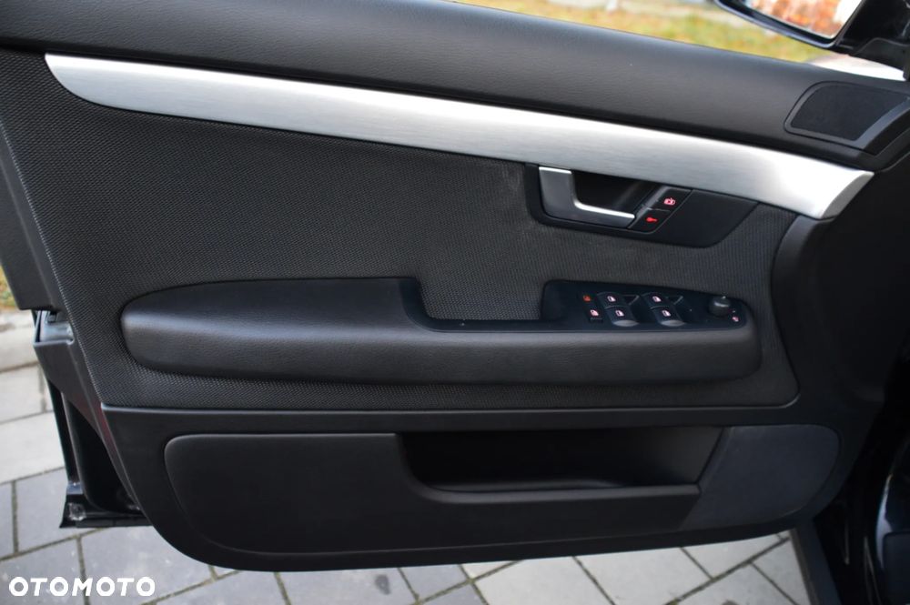 Audi A4 Limousine 2.0 T FSI quattro - 17