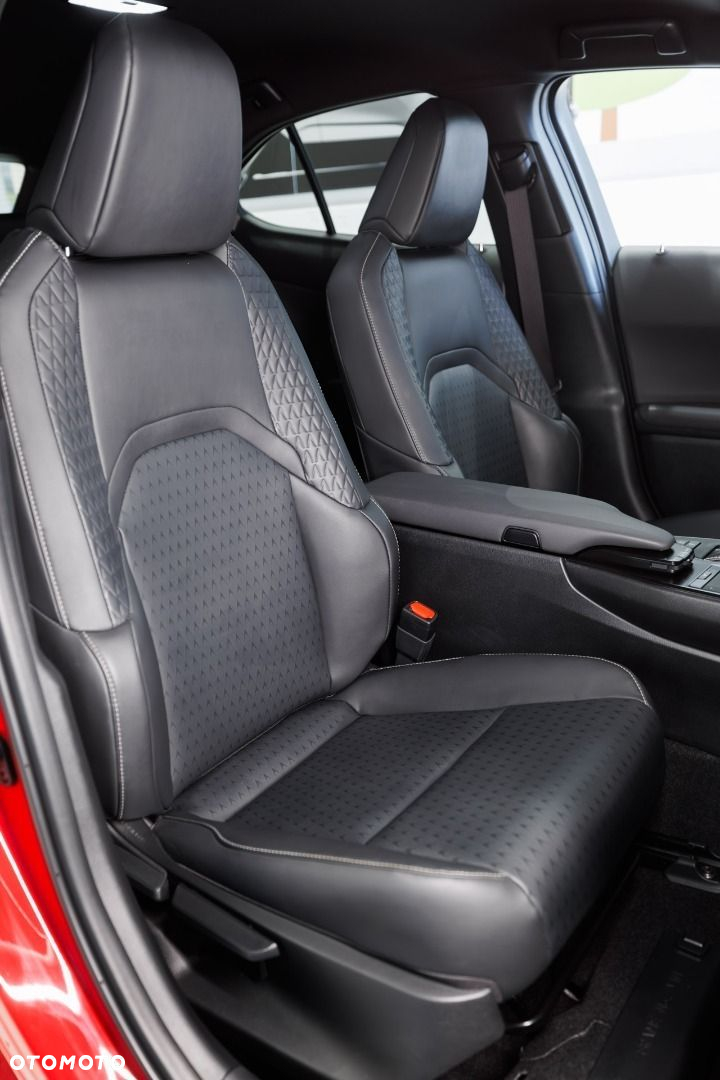 Lexus UX - 19