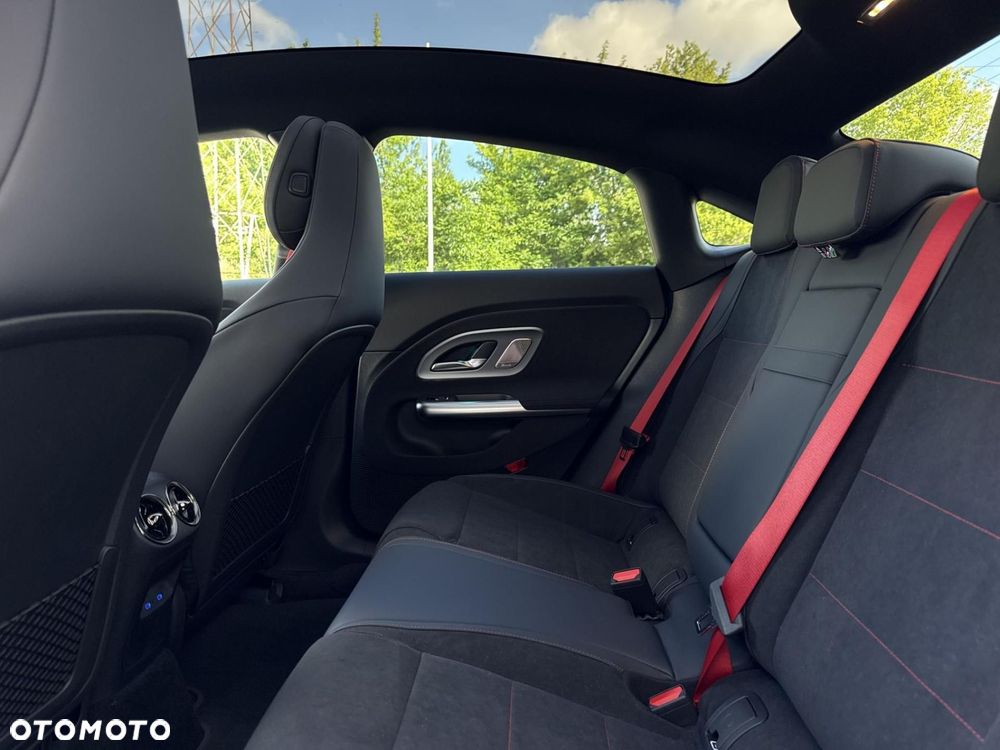 Mercedes-Benz CLA - 16