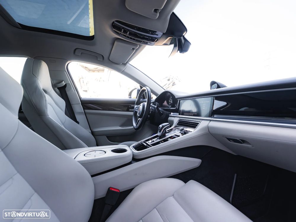 Porsche Panamera 4 E-Hybrid - 12