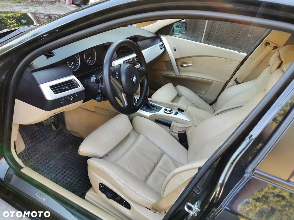 BMW Seria 5 545i - 11