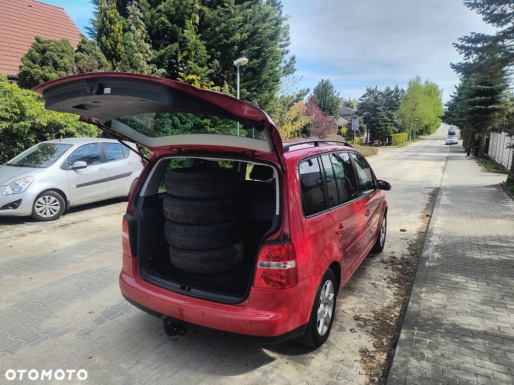Volkswagen Touran - 10