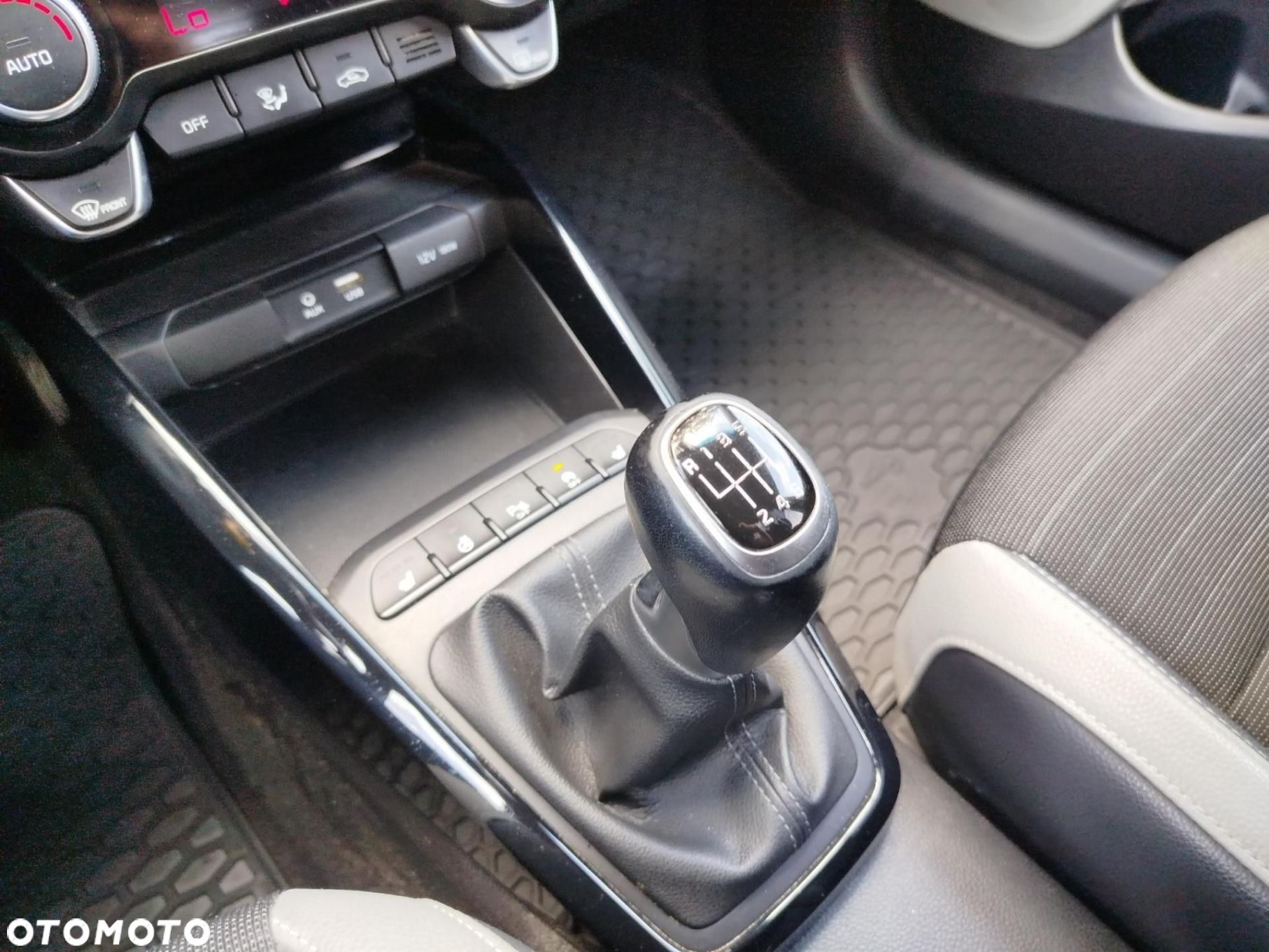 Kia Stonic 1.4 L - 15