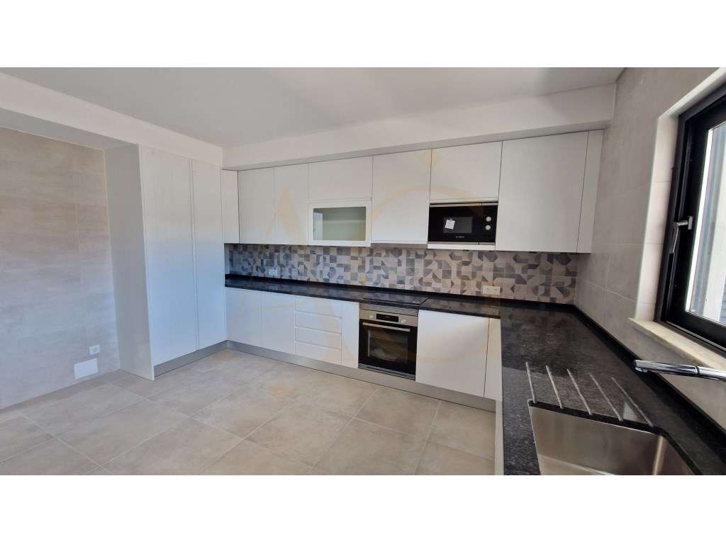 Apartamento T4, último piso com terraço grande. - Grande imagem: 2/37