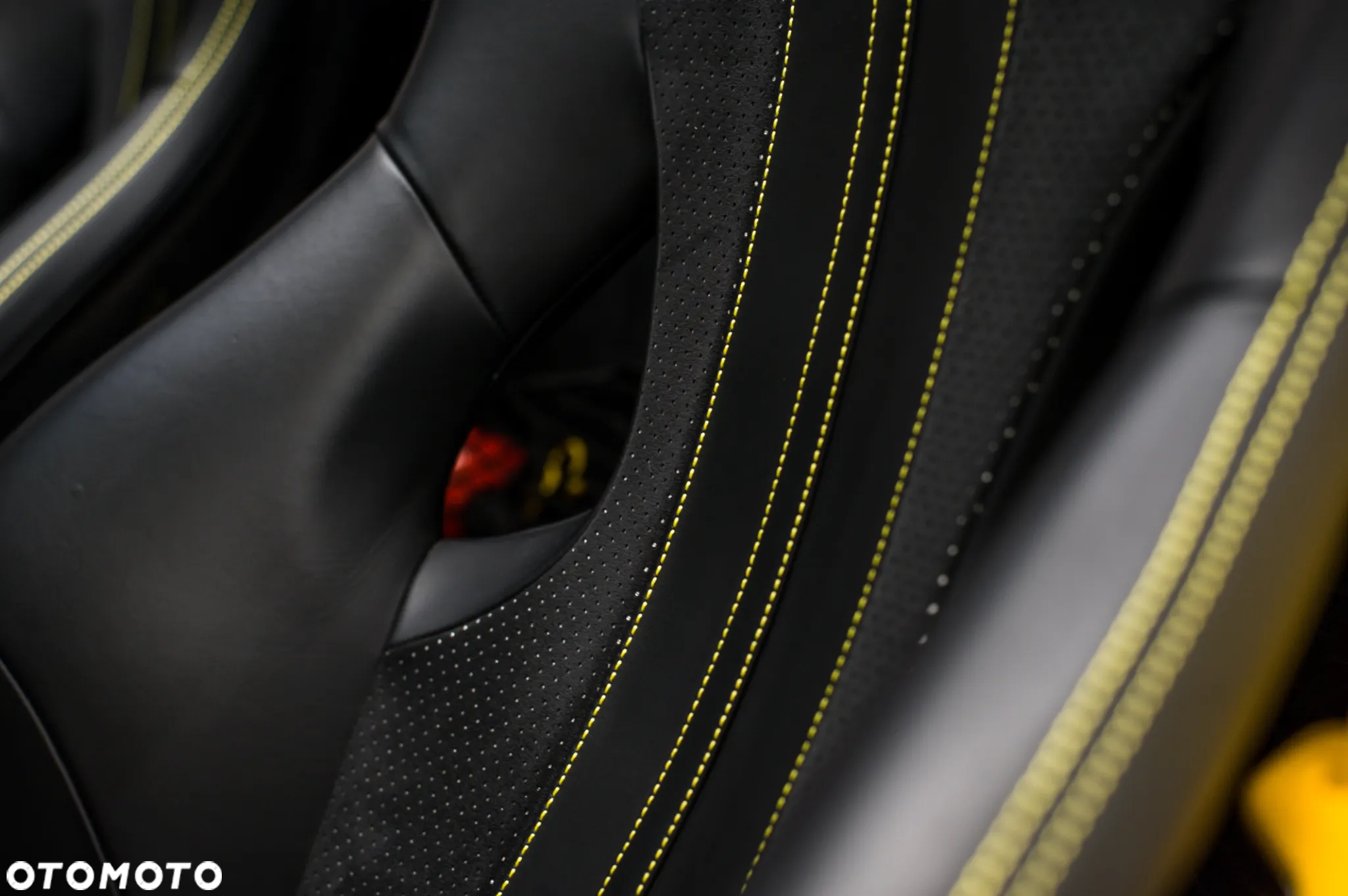 Ferrari F8 Spider - 25