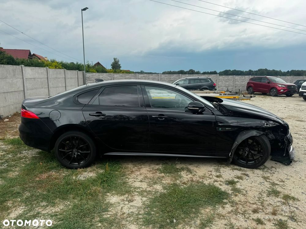 Jaguar XF 2.0 i4D AWD Pure - 2