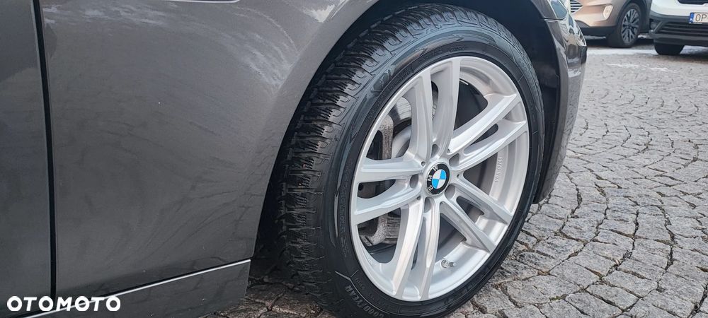 BMW Seria 5 525d xDrive - 29